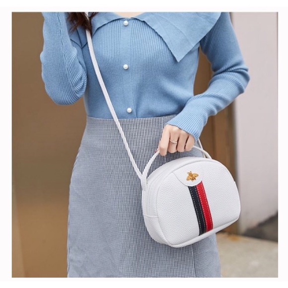 Fashion Embellished Bumble Bee CrossBody - Picture 3 of 8